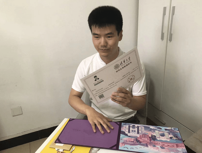 苹果英语点读版
:他，如何成为清华大学第一位视障研究生？